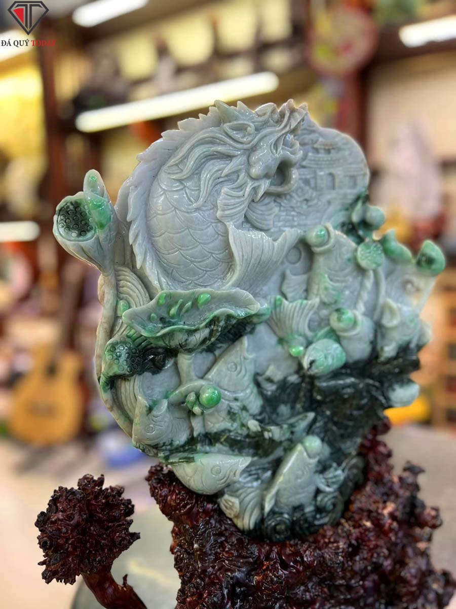 Tượng cá chép vượt vũ môn hóa rồng bằng ngọc Jade Myanmar