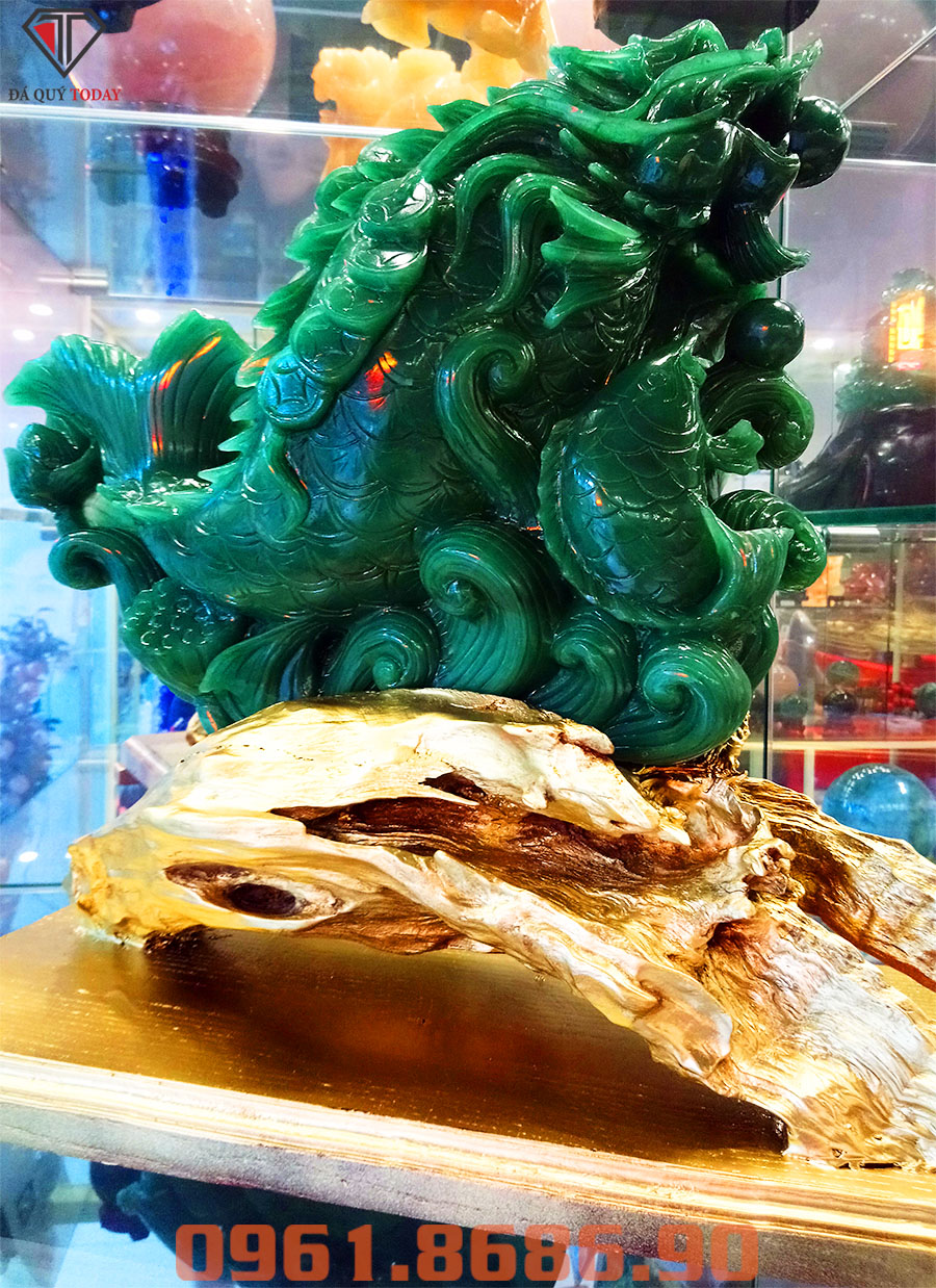 Tượng đá cá chép hóa rồng bằng đá thạch anh xanh